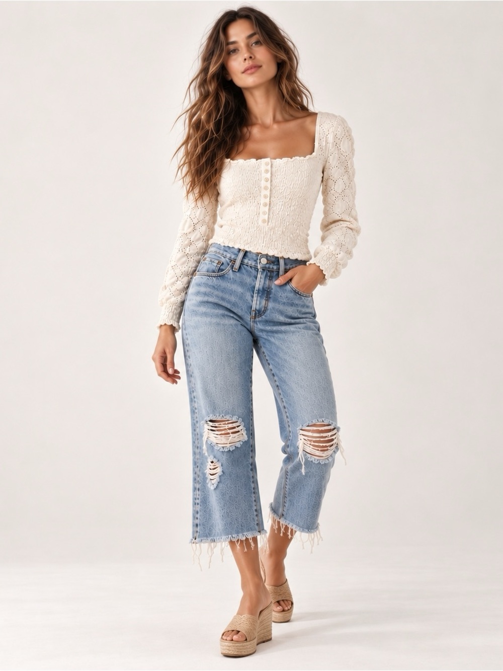Levi’s Women’s 26 Distressed Light Wash Cropped Jeans Raw Hem